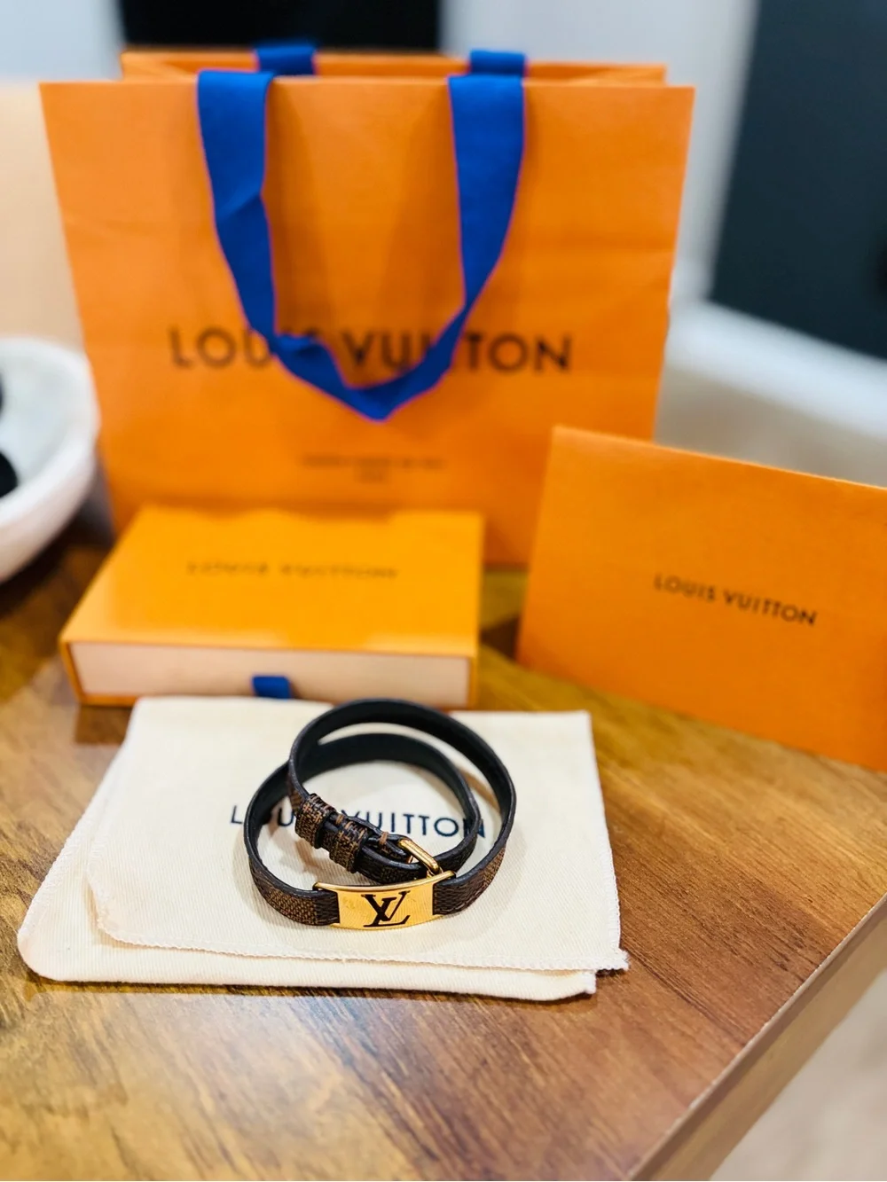Louis Vuitton Bracelet Damier
Sign It M6623 - Picture 1 of 6